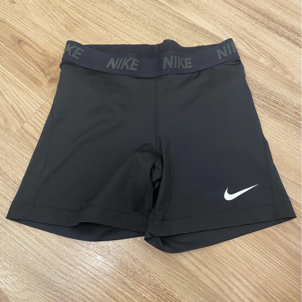 Nike pro workout shorts M medium